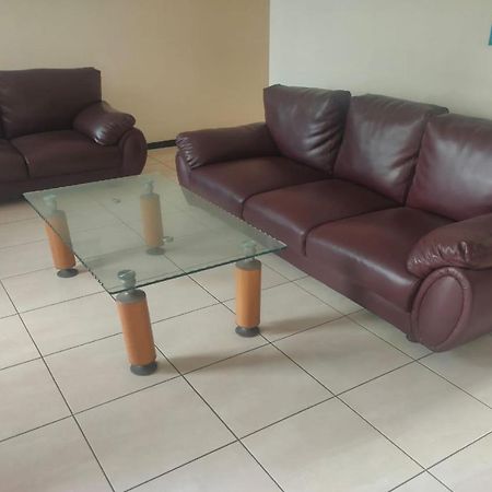 Oyo 91209 Arjuna Residence Syariah Sby Σουραμπάγια Εξωτερικό φωτογραφία