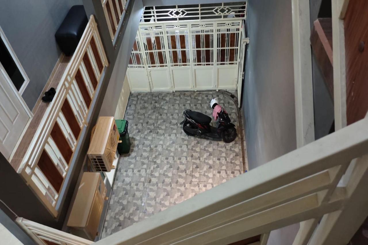 Oyo 91209 Arjuna Residence Syariah Sby Σουραμπάγια Εξωτερικό φωτογραφία