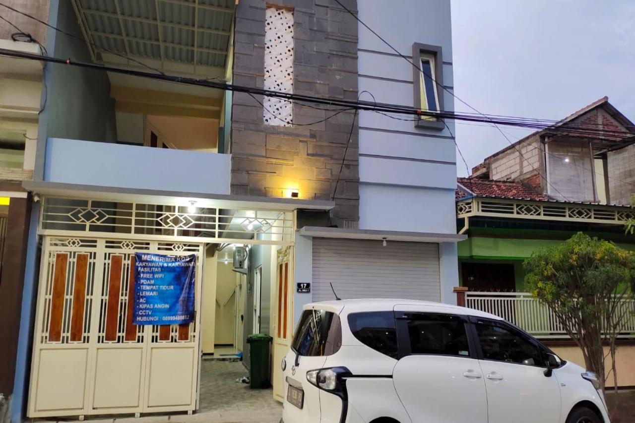 Oyo 91209 Arjuna Residence Syariah Sby Σουραμπάγια Εξωτερικό φωτογραφία