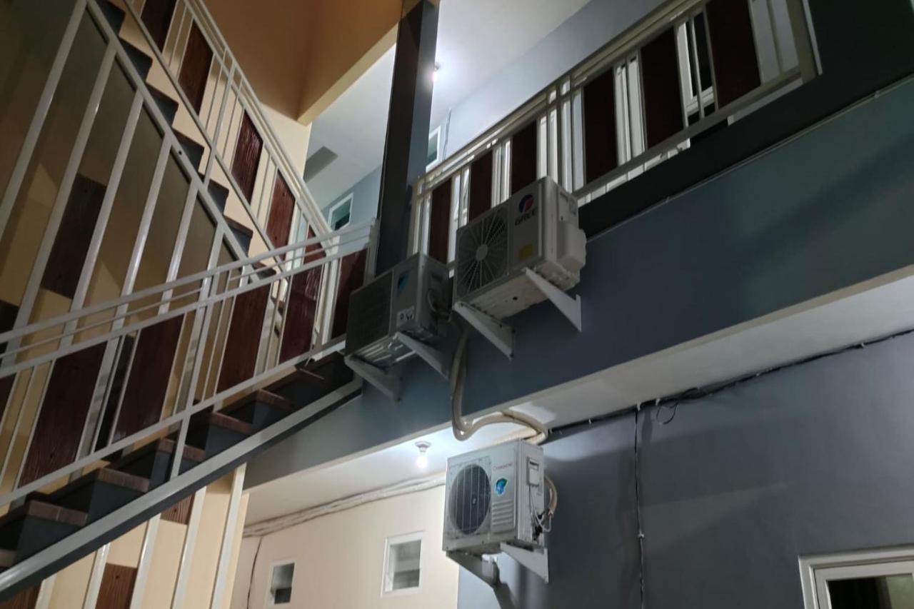 Oyo 91209 Arjuna Residence Syariah Sby Σουραμπάγια Εξωτερικό φωτογραφία