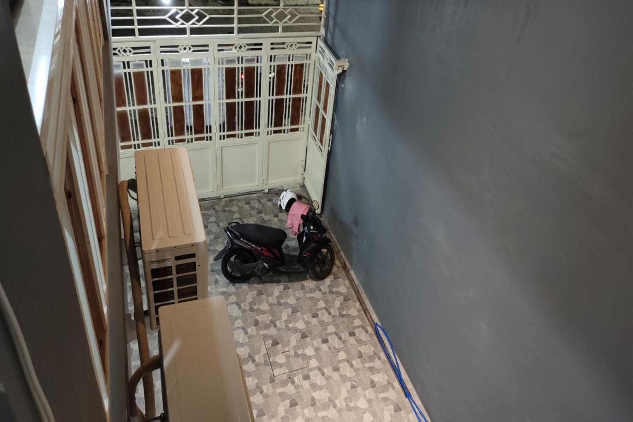 Oyo 91209 Arjuna Residence Syariah Sby Σουραμπάγια Εξωτερικό φωτογραφία