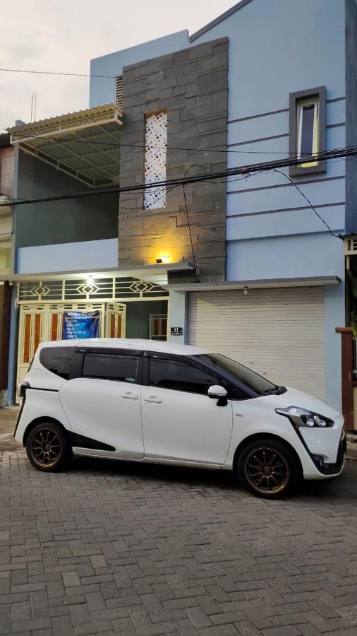 Oyo 91209 Arjuna Residence Syariah Sby Σουραμπάγια Εξωτερικό φωτογραφία