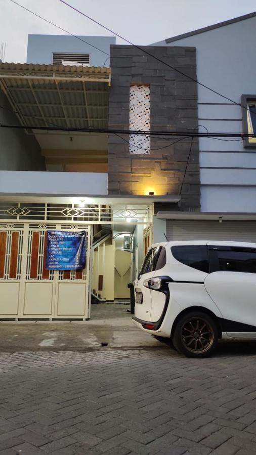 Oyo 91209 Arjuna Residence Syariah Sby Σουραμπάγια Εξωτερικό φωτογραφία