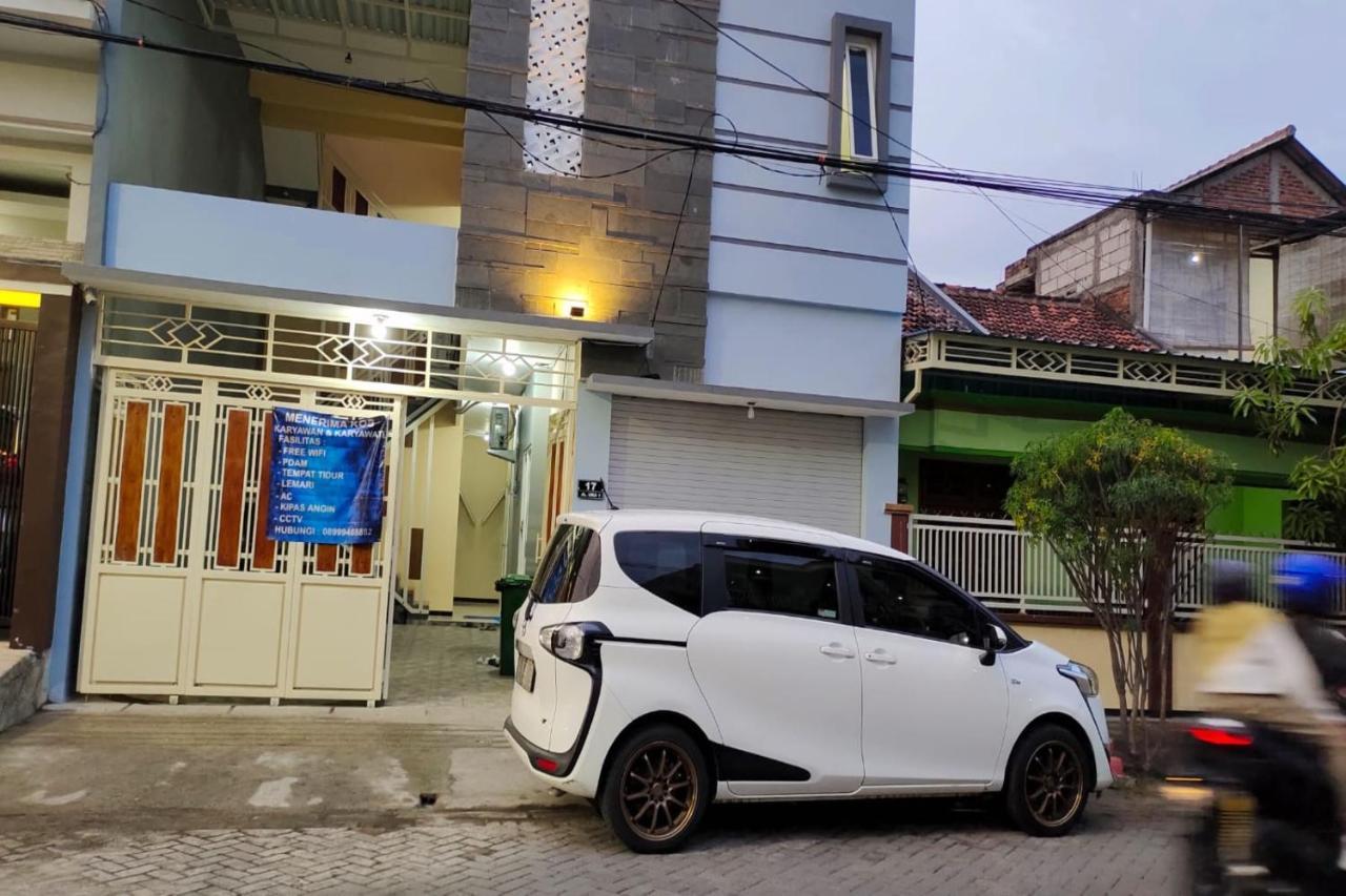 Oyo 91209 Arjuna Residence Syariah Sby Σουραμπάγια Εξωτερικό φωτογραφία